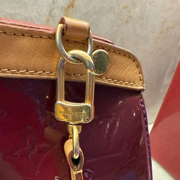 Louis Vuitton Authentic Vernis Brea Handbag with COA - Picture 5 of 15